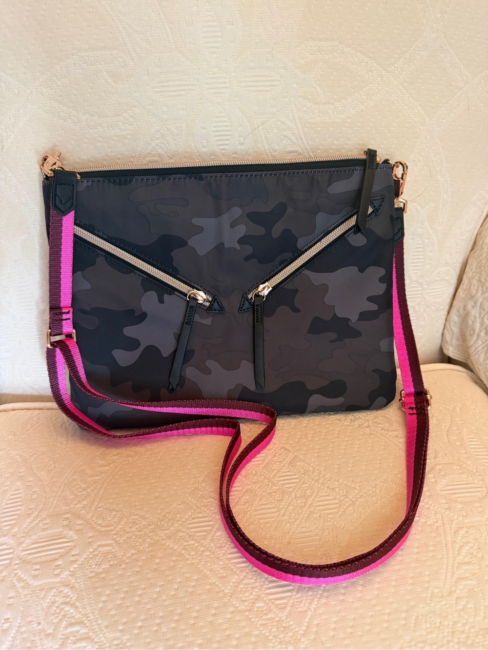 Vintage Stella and Dot Camouflage Crossbody Bag with Pink Strap New Never Worn